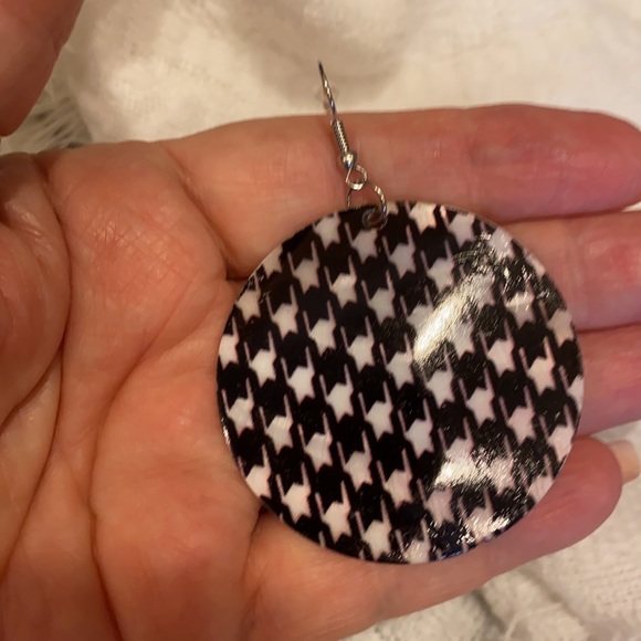Abalone houndstooth pierced dangle earrings! NWT - Picture 5 of 7